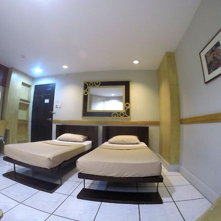 Urban Inn Iloilo Esterno foto