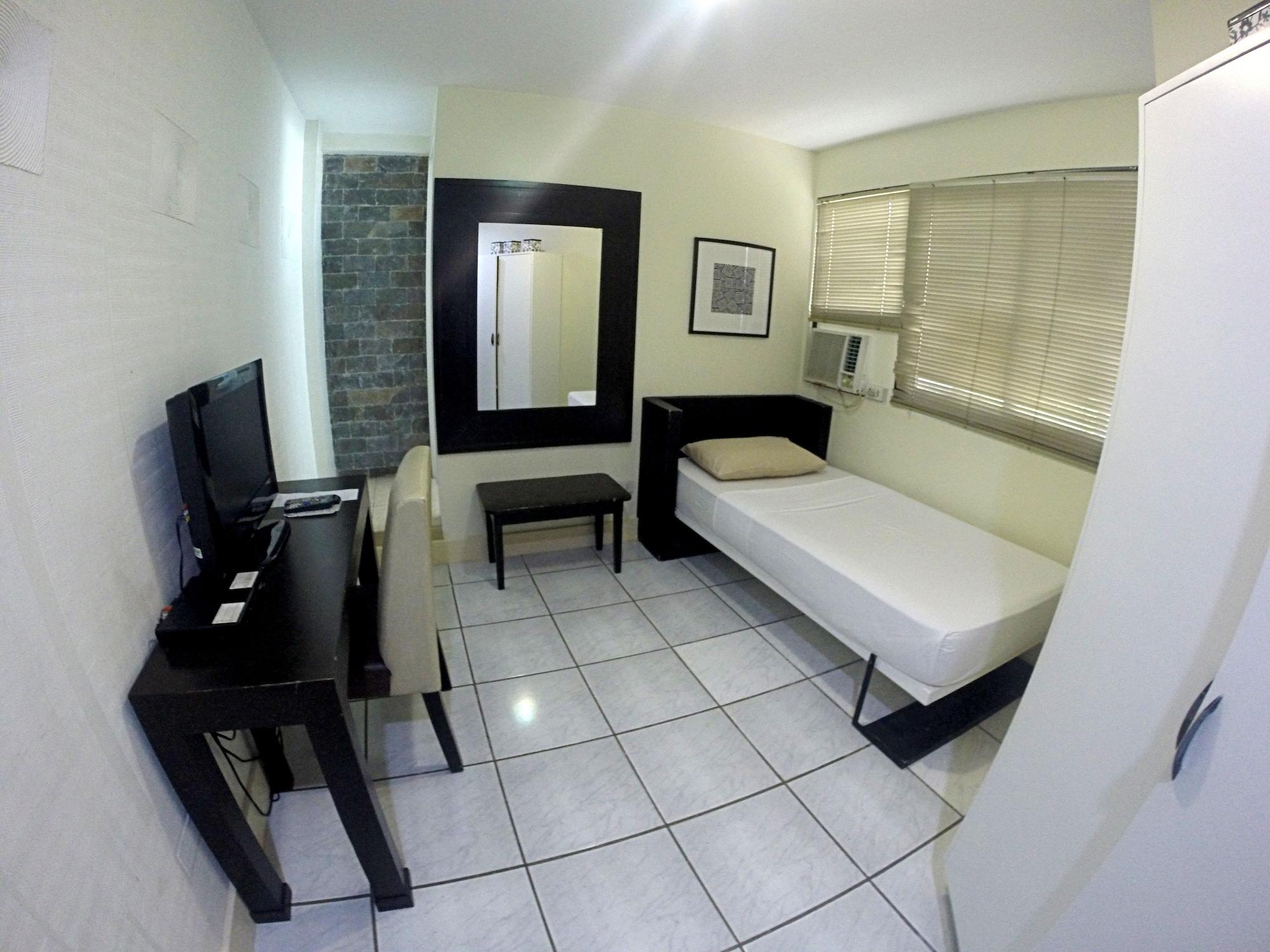 Urban Inn Iloilo Esterno foto