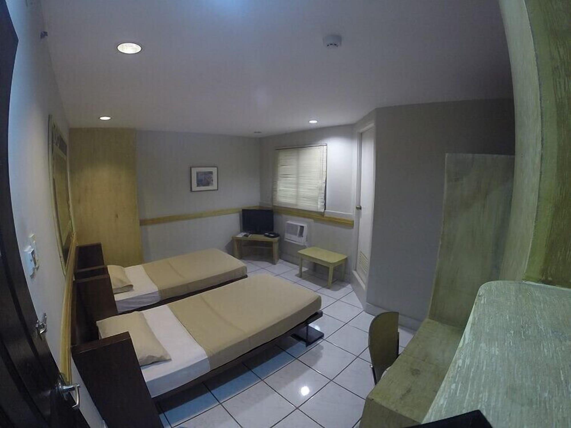 Urban Inn Iloilo Esterno foto