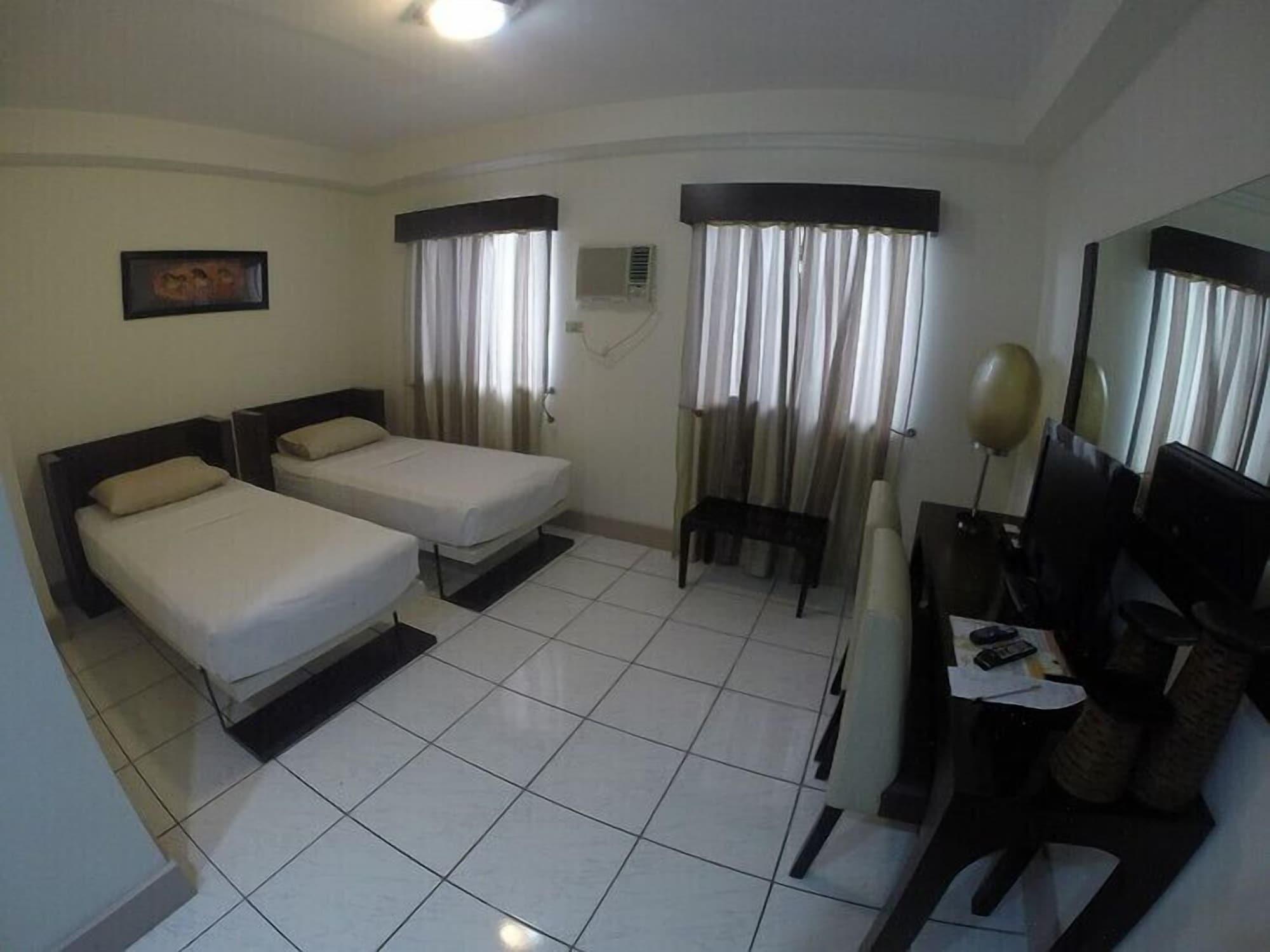 Urban Inn Iloilo Esterno foto
