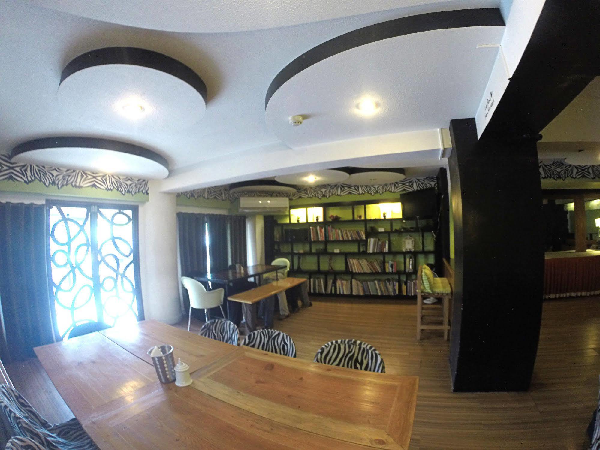Urban Inn Iloilo Esterno foto